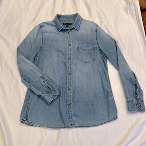 Banana Republic women’s chambray shirt medium